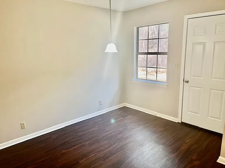 213 Chateau Dr SE — Photo 3