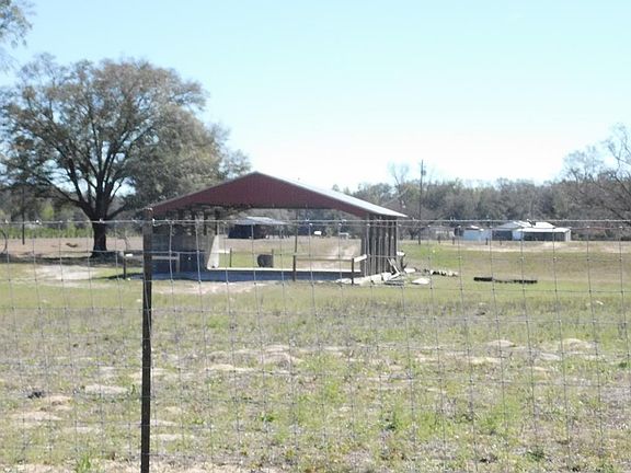 2nd image of 566 NE Magnolia