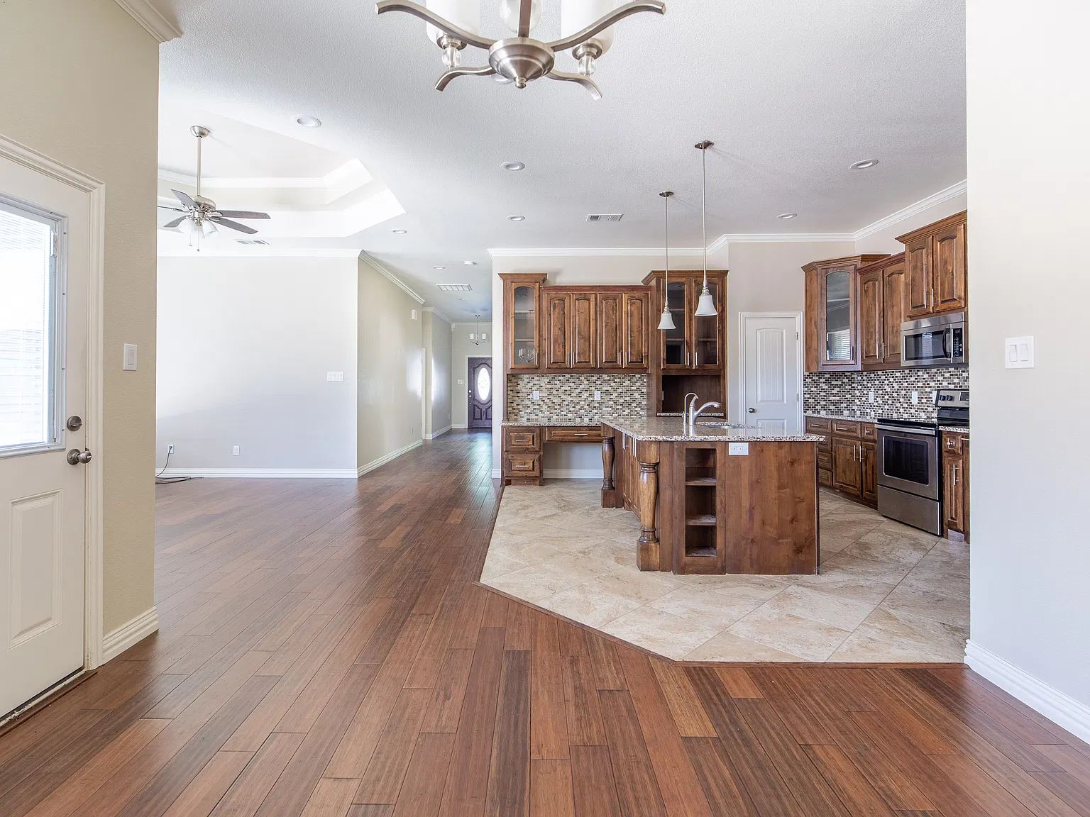 3 bed, 2420 sqft, $2,800 — Photo 4