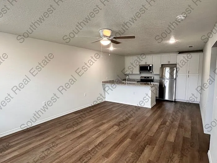 2 bed, 2.0 bath, 981 sqft, $1,200 — Photo 2