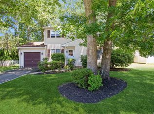 89 Dorchester Rd, Ronkonkoma, NY 11779