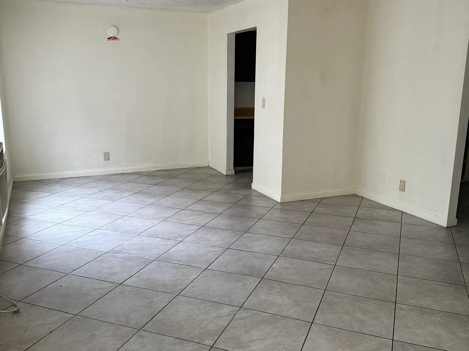 2 bed, 900 sqft, $1,600 — Photo 1