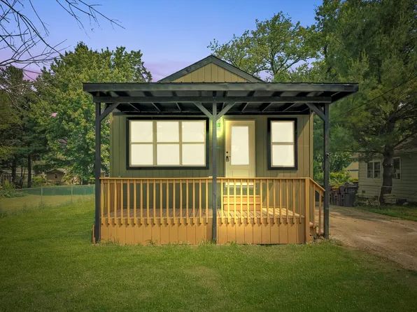 114 Maple St, McHenry, IL 60051