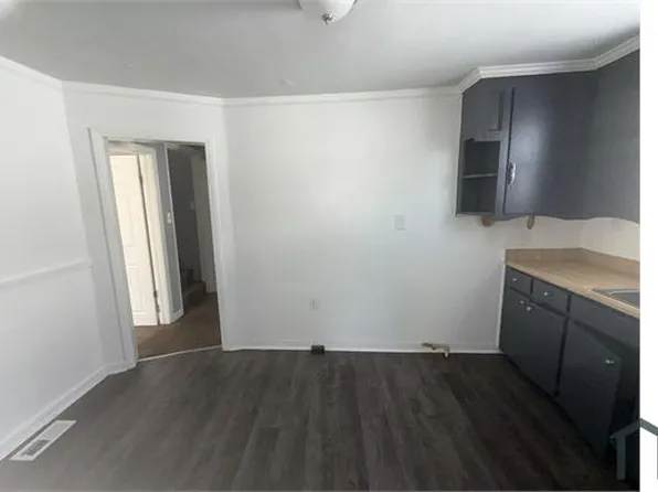 8082 Packard Ave, Warren, MI 48089
