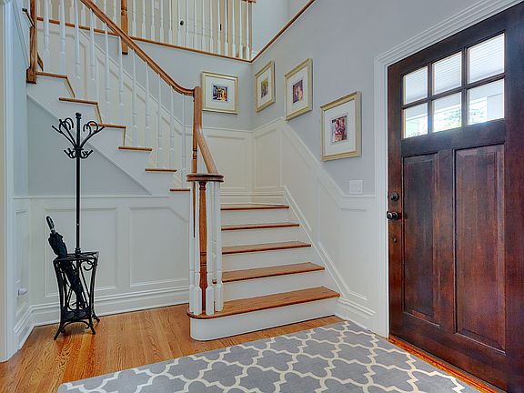 4th image of 27 Croton Ave