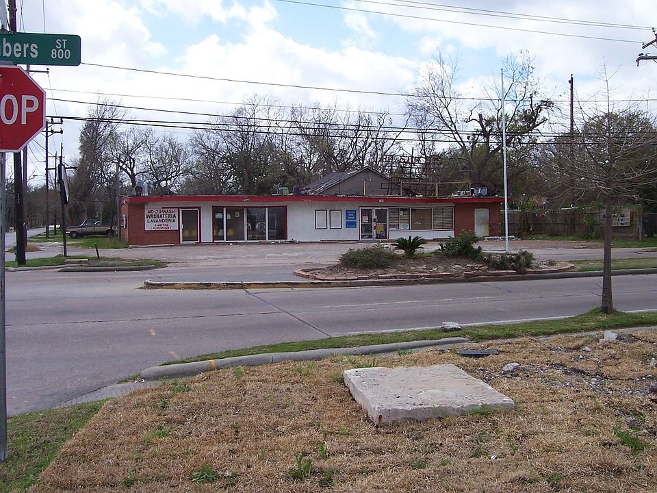Great corner lost location with 130' of frontage on Crosstimbers