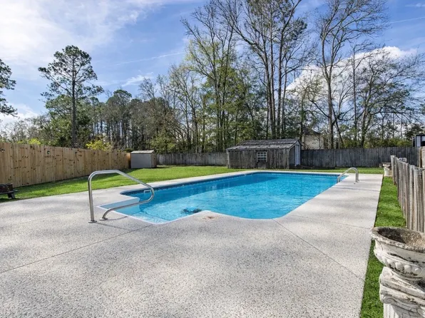 8 Cameron Ct W, Pembroke, GA 31321