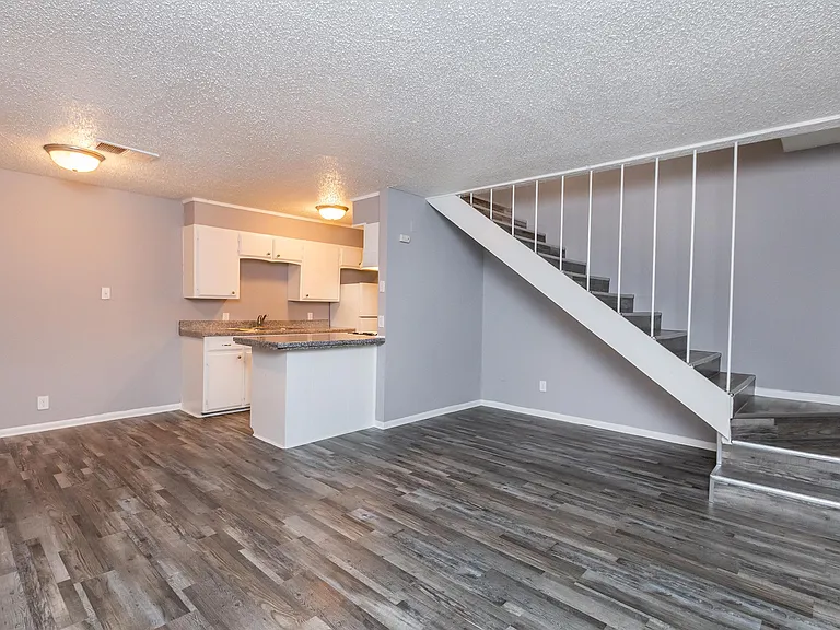 Wilshire Manor — Photo 24