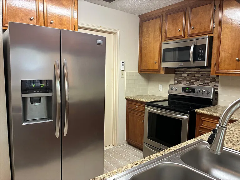 13784 Hollowgreen Dr — Photo 1