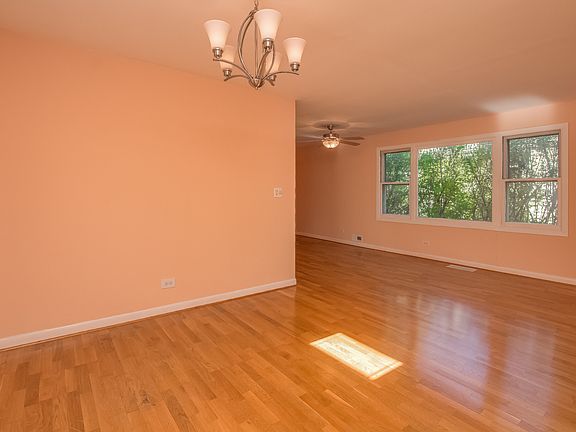 4th image of 5441 N Lovejoy Ave