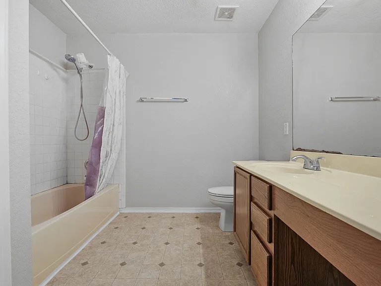 323 Amberdale Oak — Photo 14