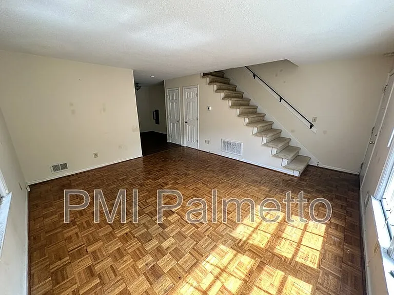 304 Princess St — Photo 4