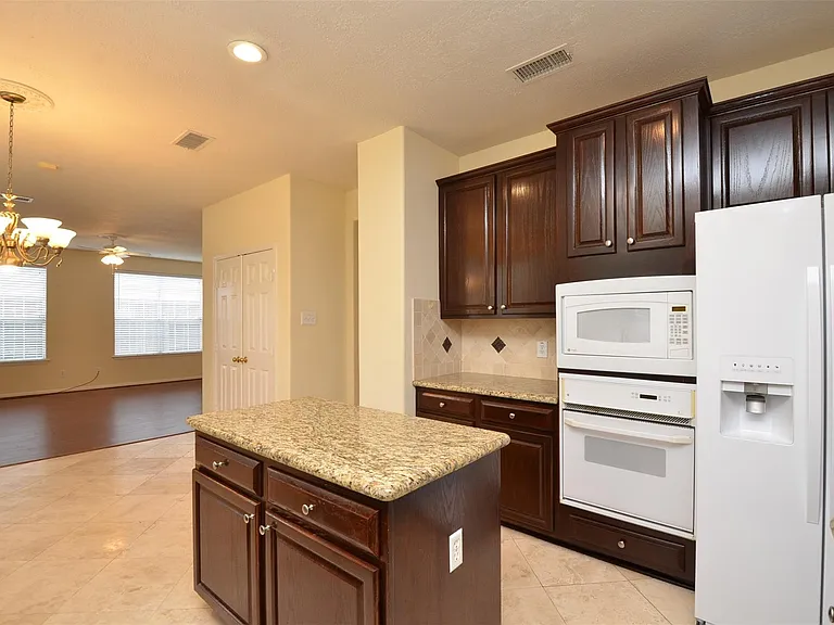 1218 Irish Mist Ct — Photo 24