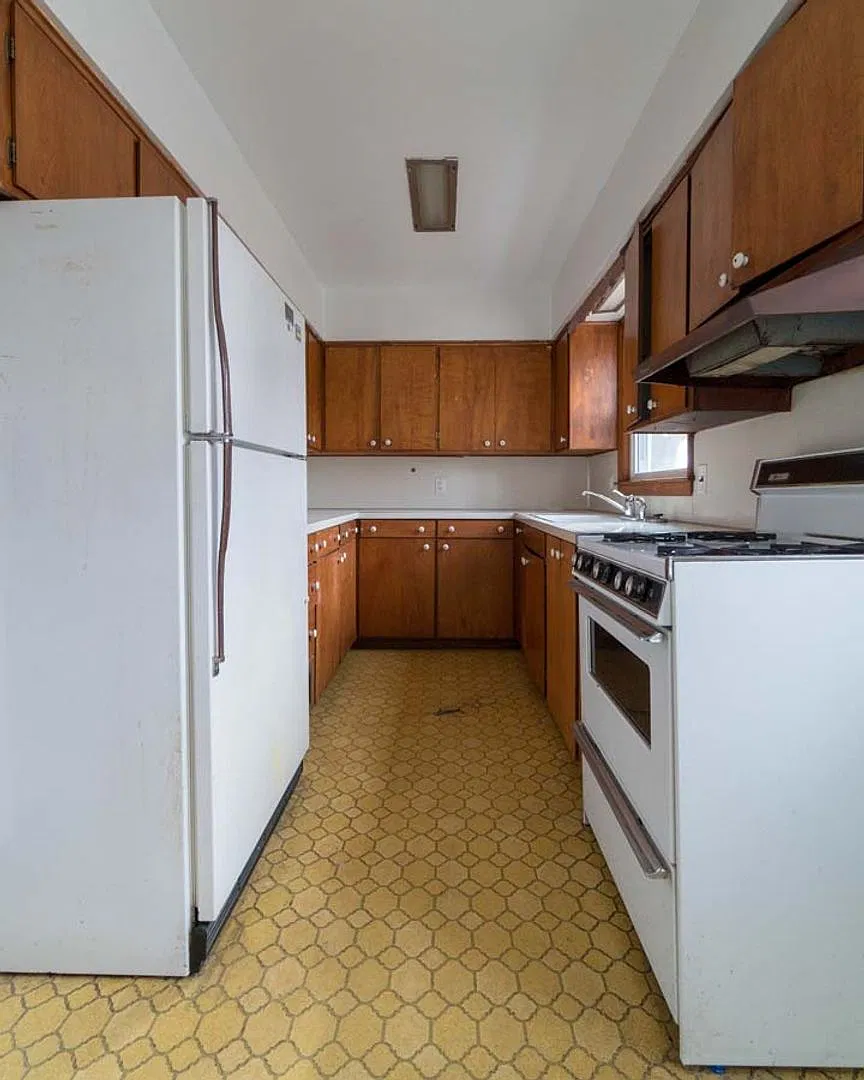 2503 Iowa St - Cedar Falls — Photo 4