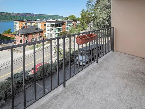 4th image of 1120 Warburton Ave APT 2E