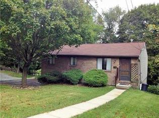 2425 Glenroy St, Pittsburgh, PA