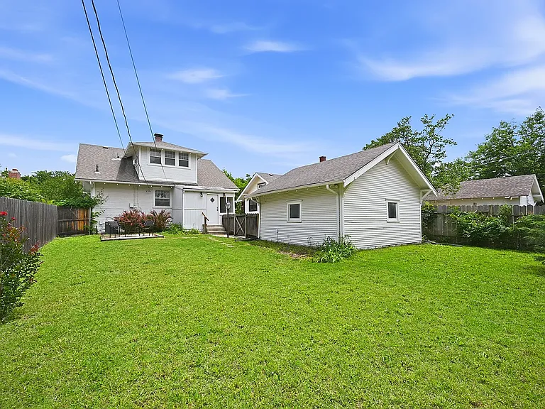 411 N Clifton Ave — Photo 30