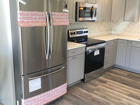 4th image of 3519 East Ave