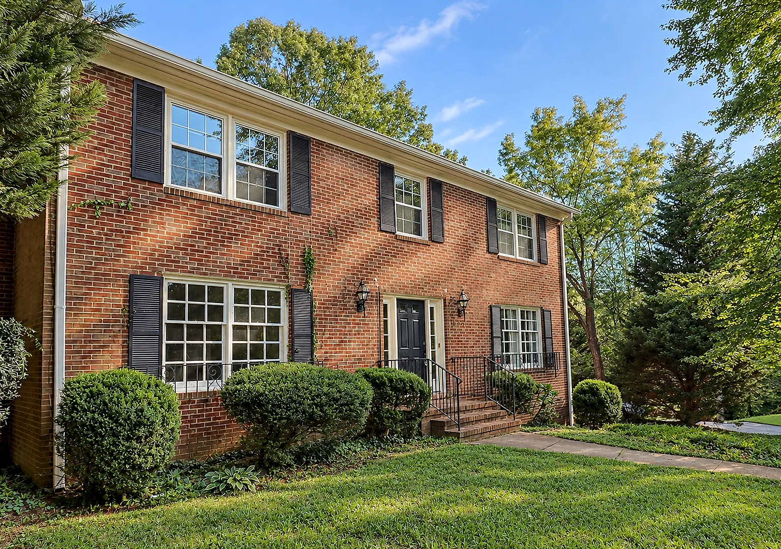 Move-in Ready + Dog-Friendly Canterbury Hills Home, Minutes to UVA & Barracks Road — Photo 1
