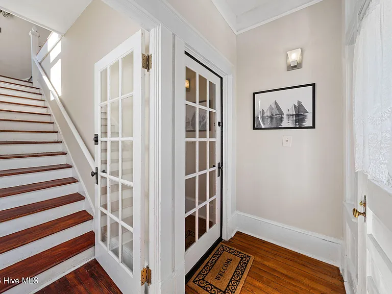 308 Dock St #LOWER — Photo 7