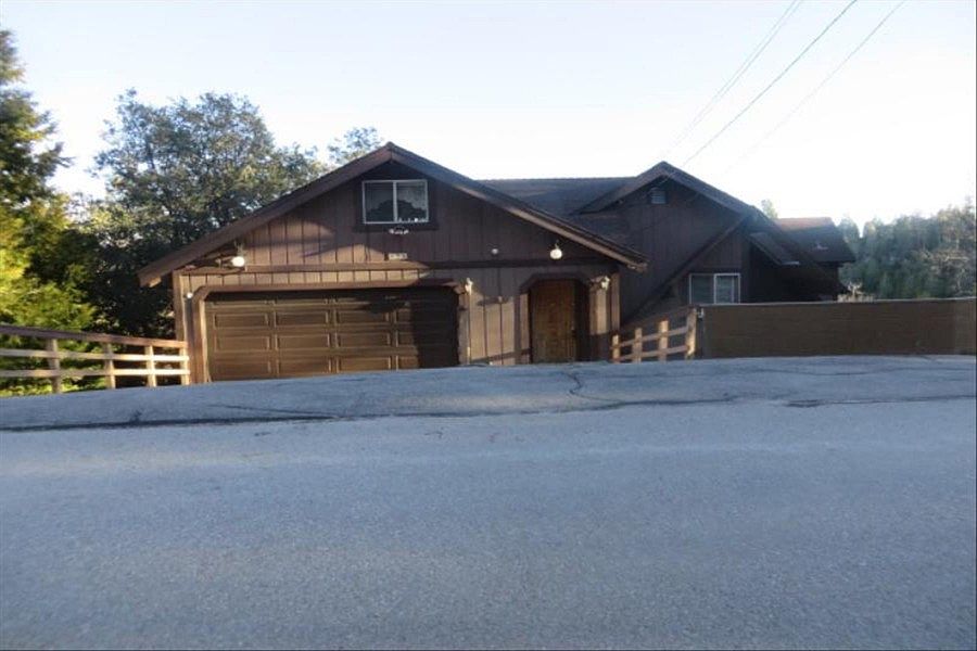 1st image of 975 Nadelhorn Dr