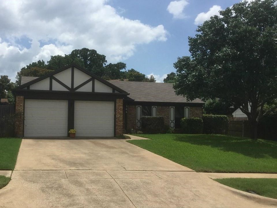 506 Thorn Wood Drive, Euless TX