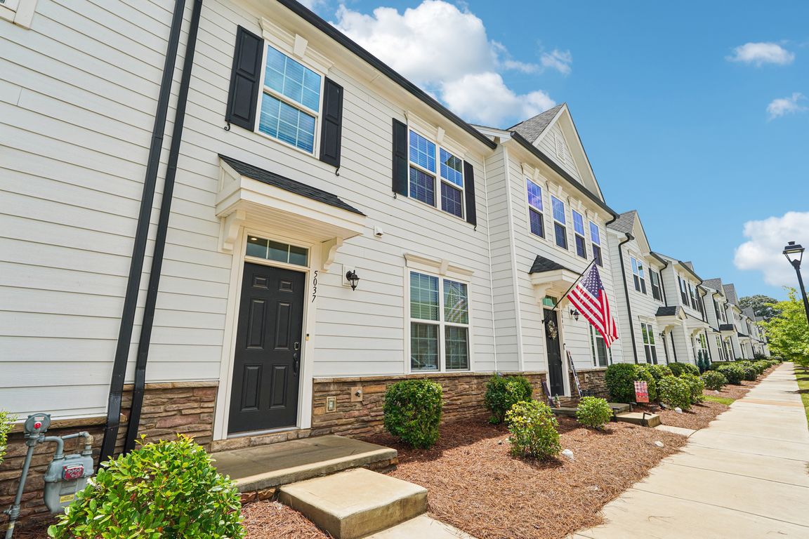 Patton Dr-S0307-002.jpg