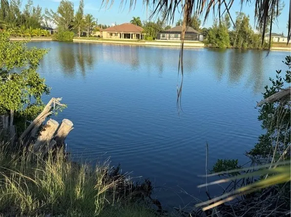 2313 NW 44th Pl, Cape Coral, FL 33993