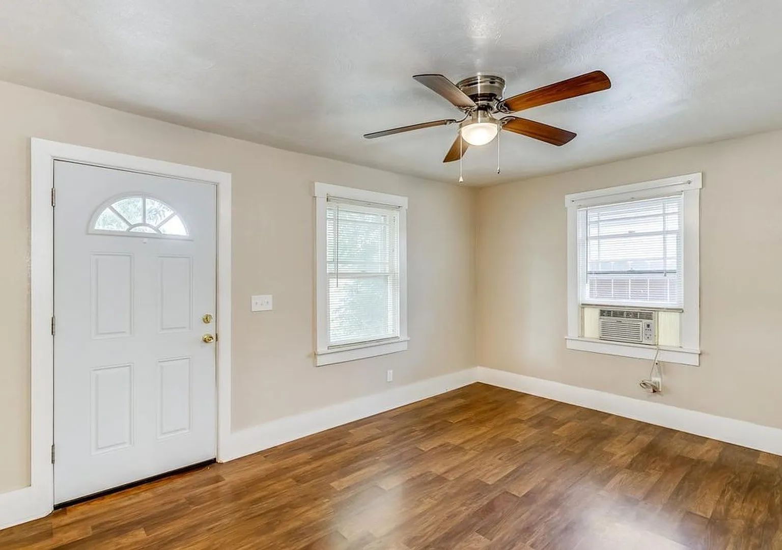 2 Bedroom 1 Bathroom house — Photo 4