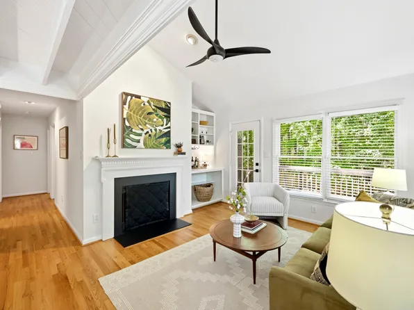 105 Oxford Hills Dr, Chapel Hill, NC 27514