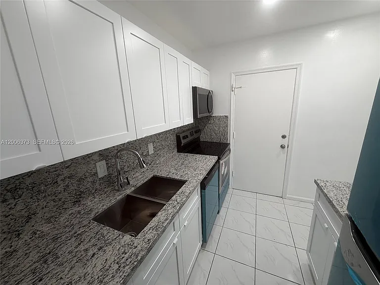 2200 NE 66th St #1426 — Photo 5