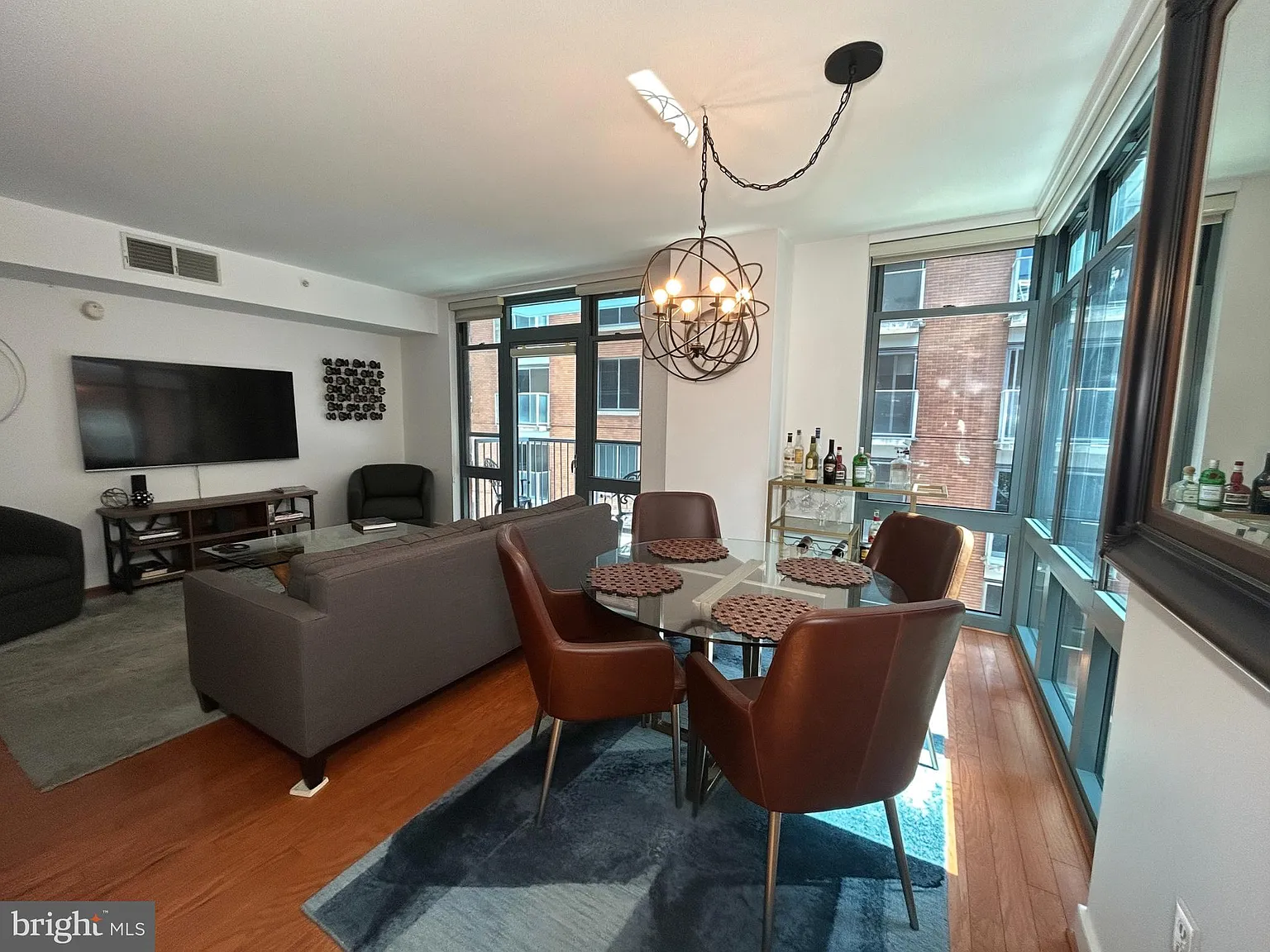 Quincy Court Condominium — Photo 3