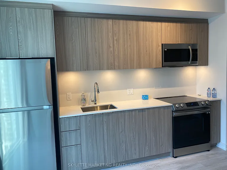 357 King St W #2505 — Photo 7