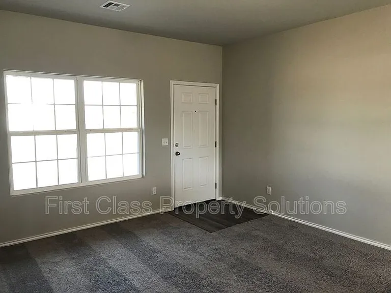 1716 W Antler Way — Photo 3