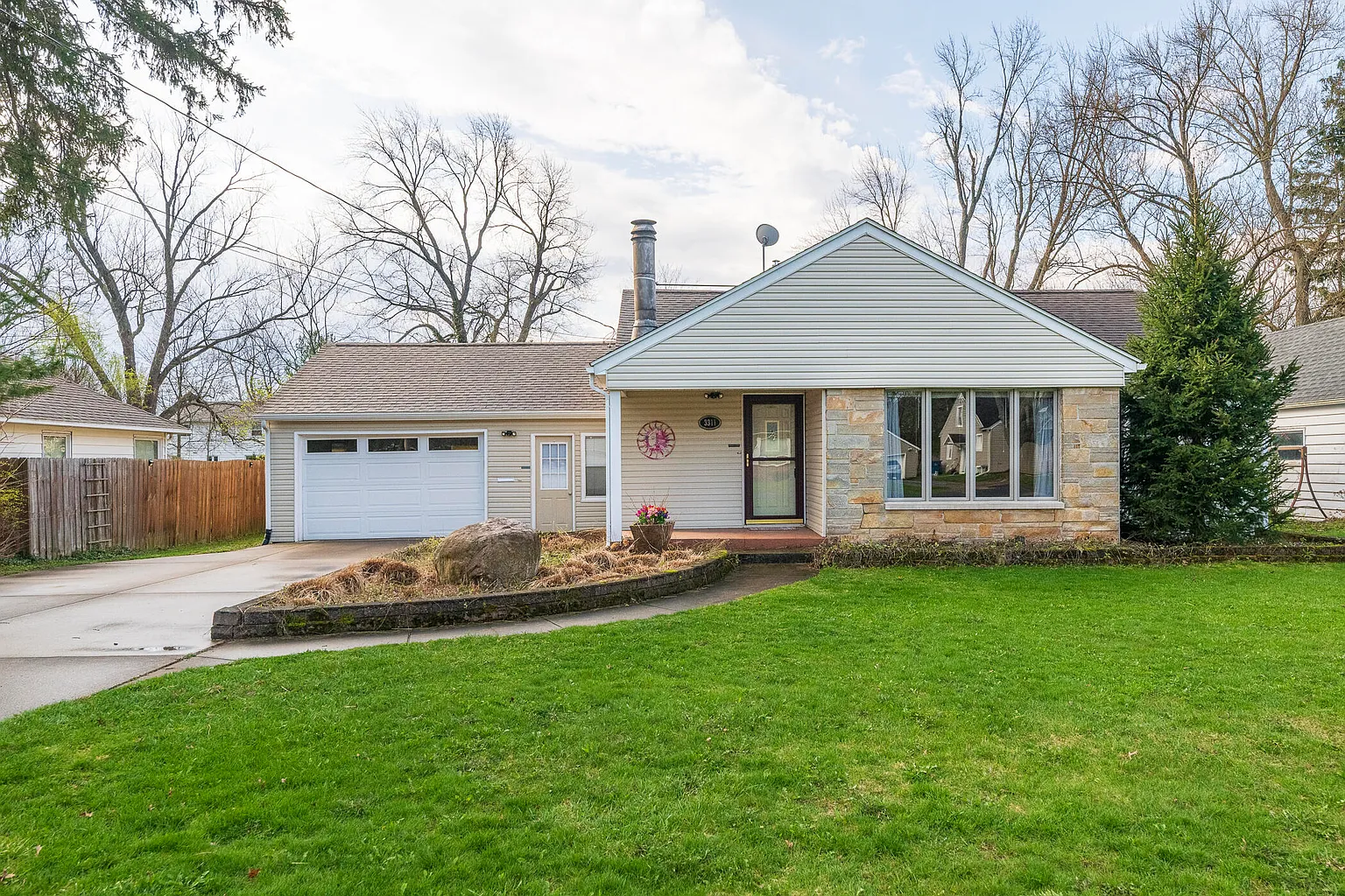 3311 Iroquois Trl photo 1