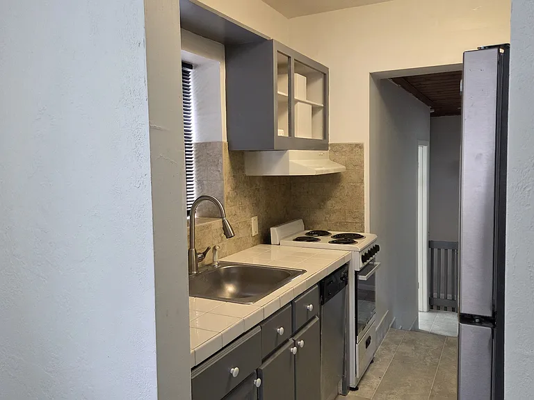 311 SW 12th Ct — Photo 9