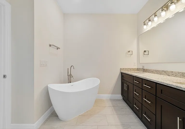 1912 W McNeal Dr — Photo 6