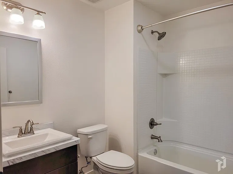Villa Monterey Apartments — Photo 30