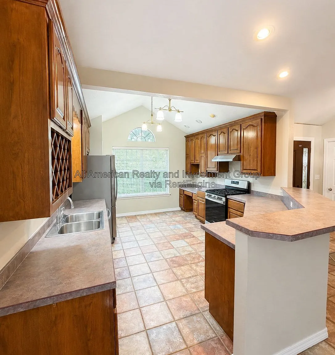 3 bed, 2.0 bath, 1550 sqft, $2,350 — Photo 2