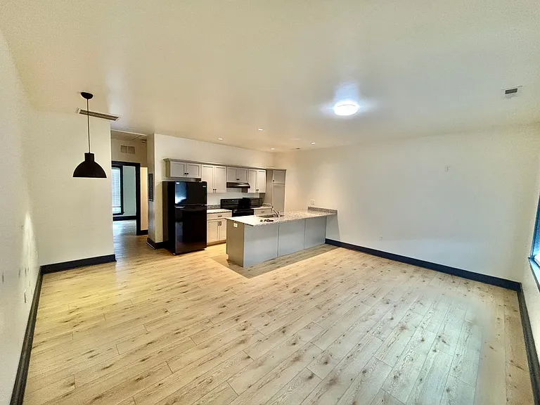 2512 Portland Ave — Photo 2