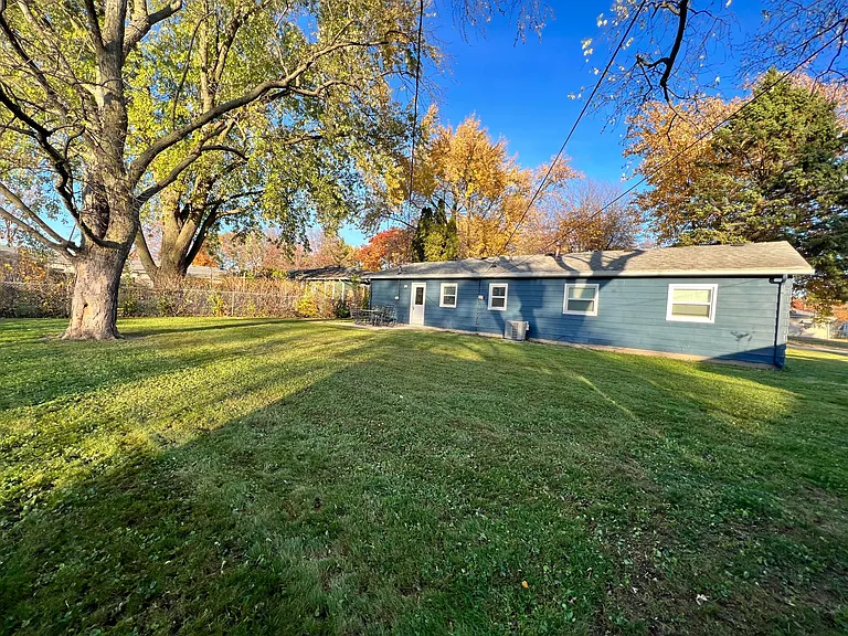 214 E Arrowhead St — Photo 6
