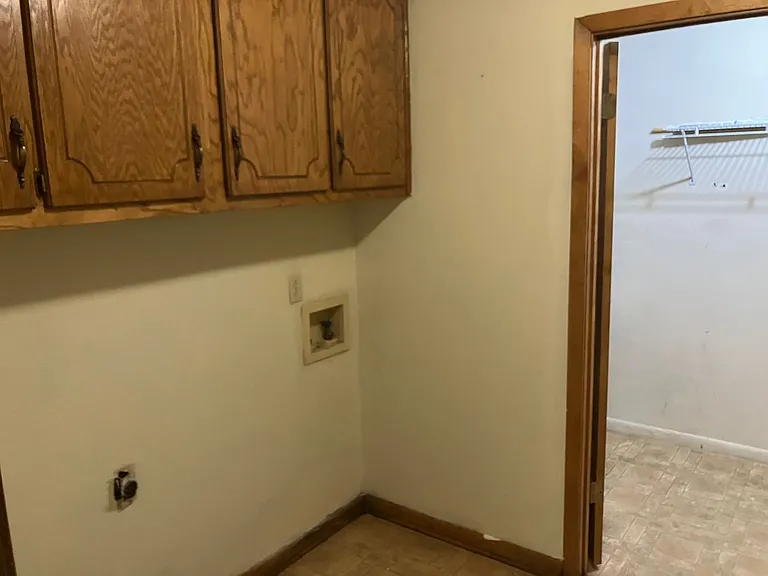 916 Elderberry St — Photo 6