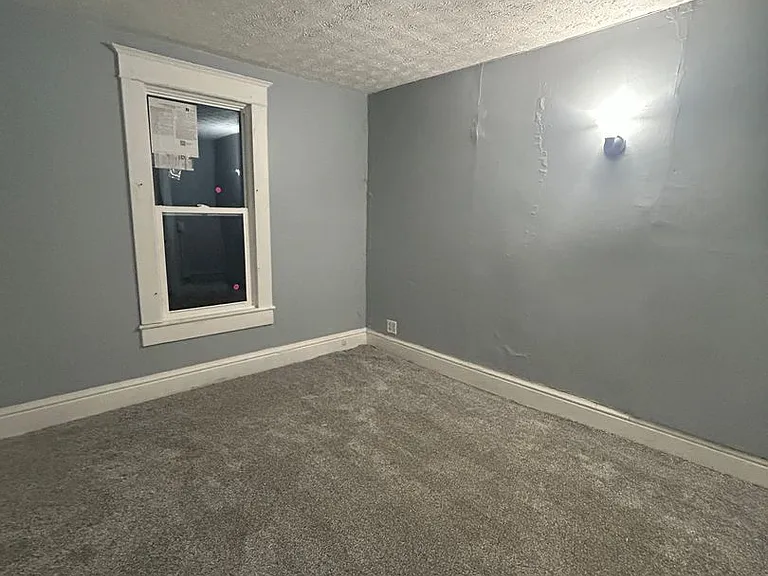 614 N Michigan St — Photo 10