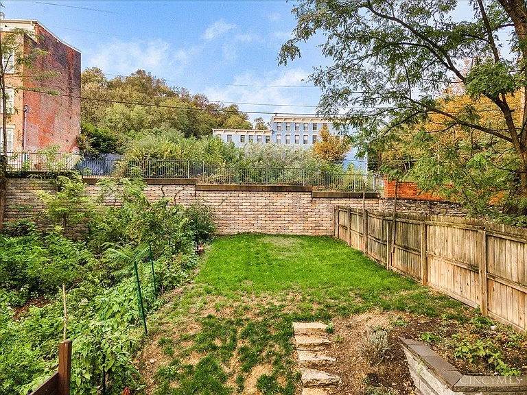 320 Seitz St — Photo 24