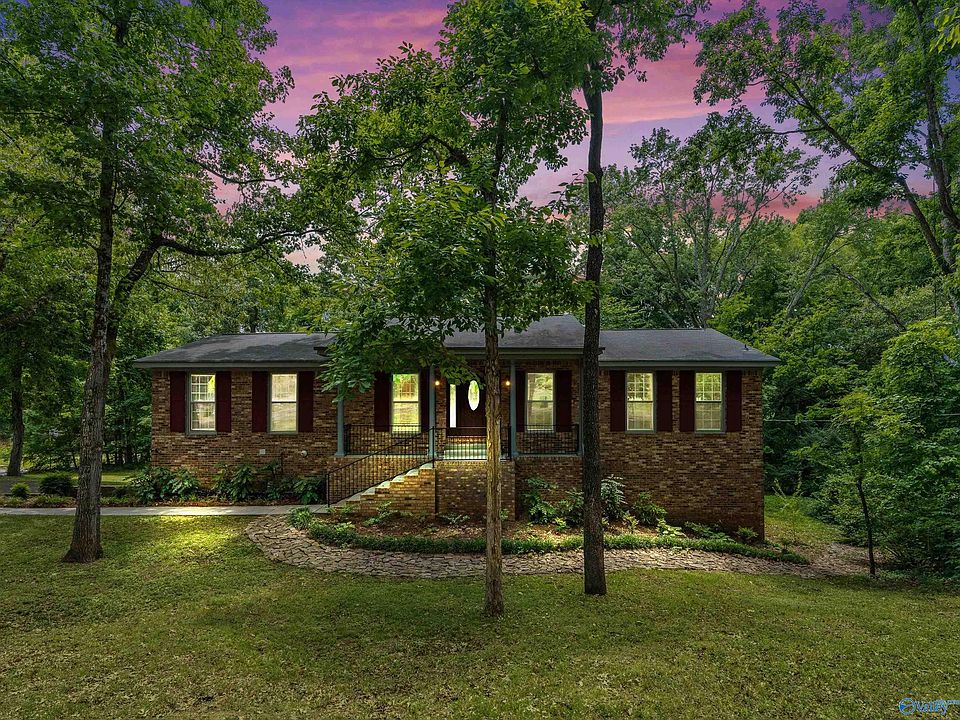 1st image of 718 Versailles Dr SE