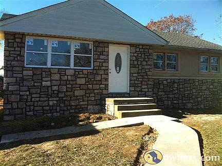 128 Edgewood Ln photo 1