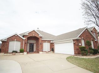 2848 Gillespie Ln, Grand Prairie, TX 75052