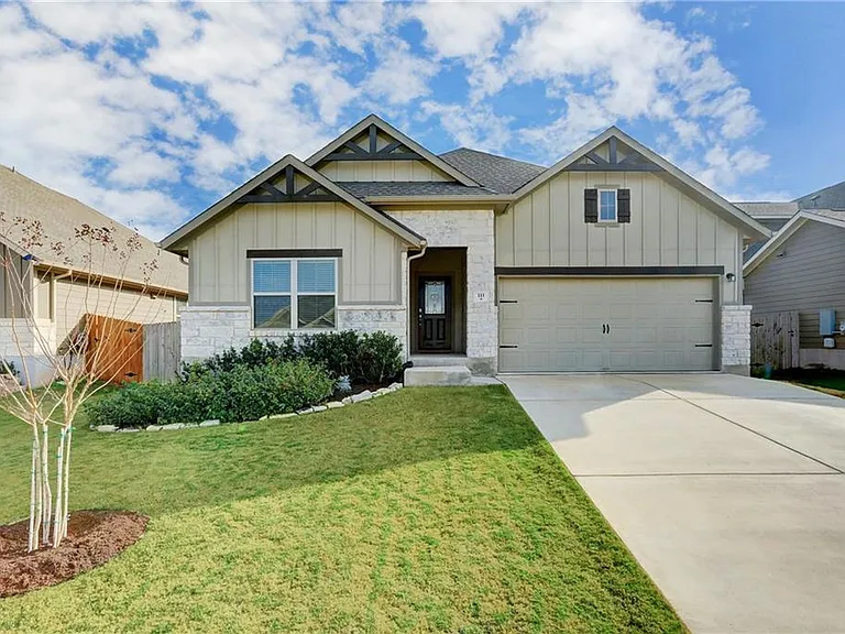 111 Finley St — Photo 1