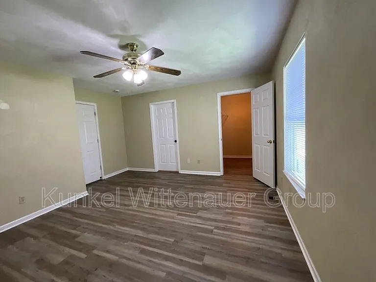 504 Draco Dr — Photo 12