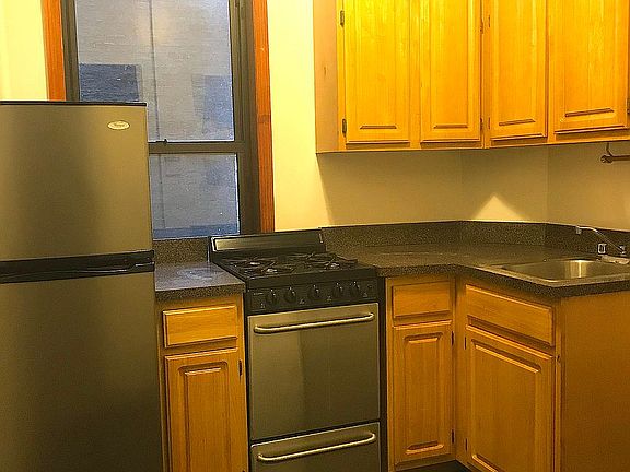4th image of 179 E 3rd St APT 4